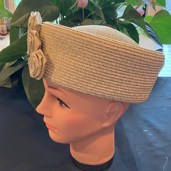 Elegant Cream Metallic Gold Hat with Cream Golden Floral Accents - Picture 4 of 5